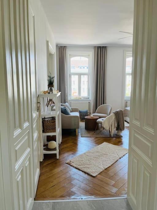 Modernes Design Apartment Вена Экстерьер фото